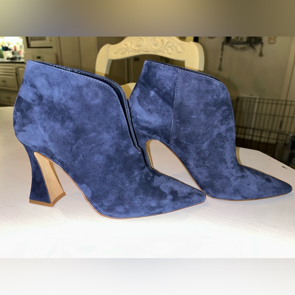 Navy blue suede Vince Camuto booties